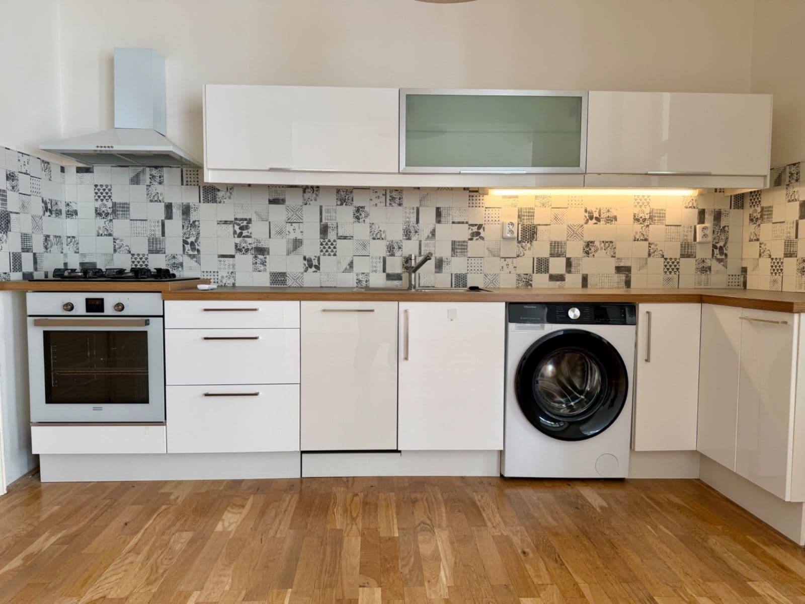 Prenájom bytu 3-izbový 80 m², Dukelských hrdinů, Praha, Praha Prenájom bytu 3-izbový 80 m², Dukelských hrdinů, Praha, Praha