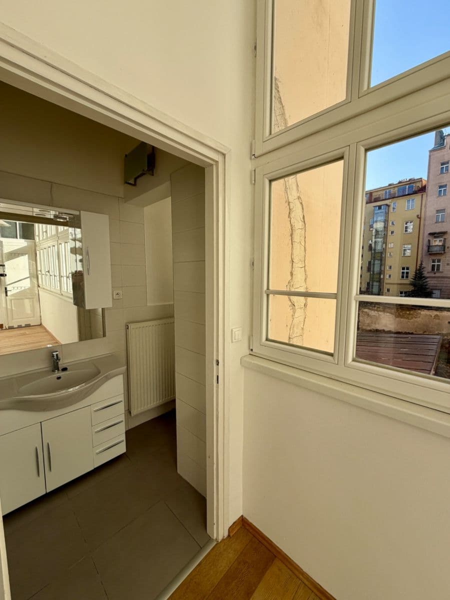 Prenájom bytu 3-izbový 80 m², Dukelských hrdinů, Praha, Praha Prenájom bytu 3-izbový 80 m², Dukelských hrdinů, Praha, Praha