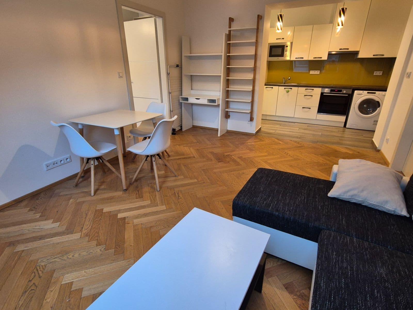 Prenájom bytu 3-izbový 62 m², Horní, Praha, Praha Prenájom bytu 3-izbový 62 m², Horní, Praha, Praha