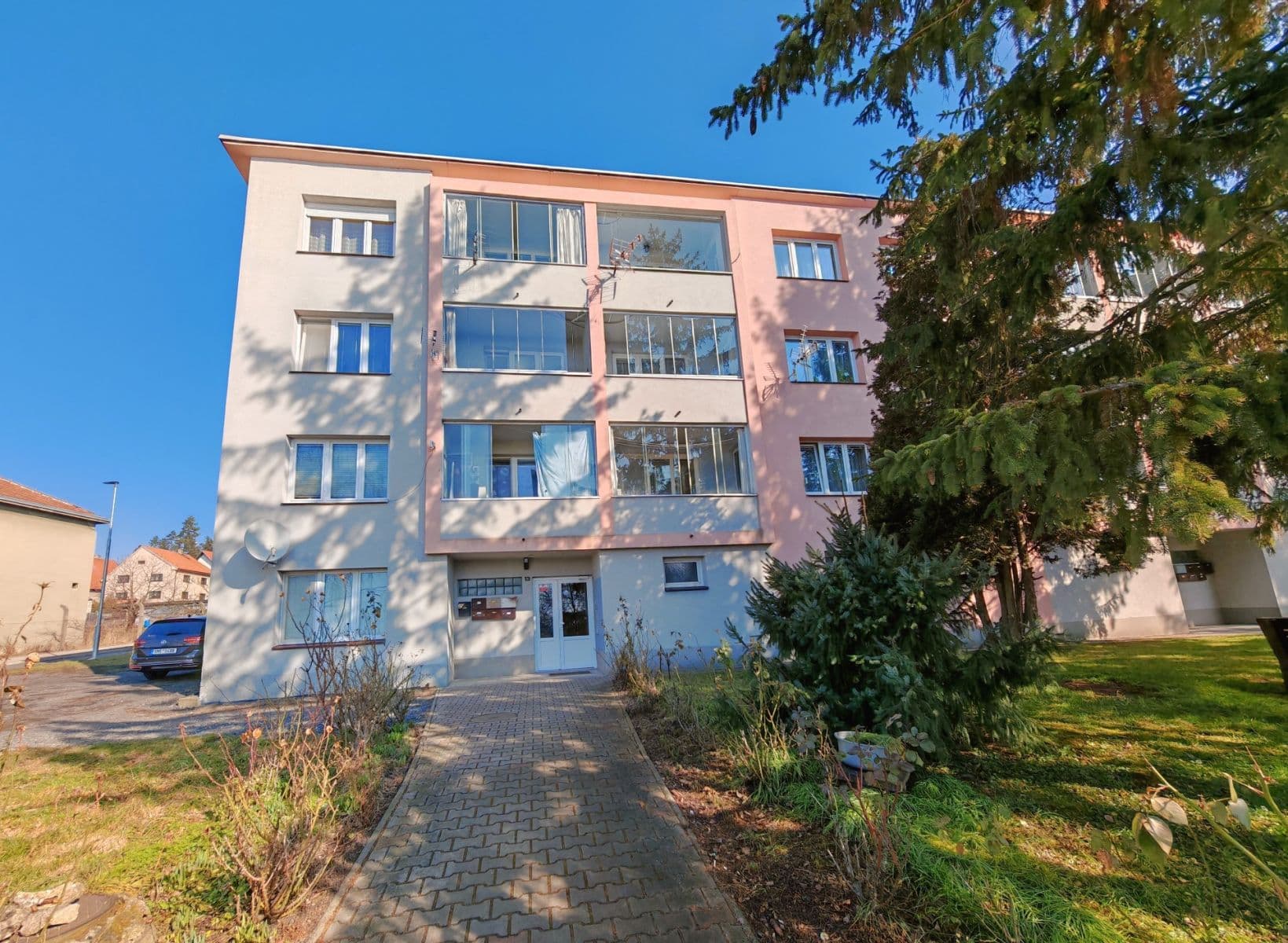 Predaj bytu 3-izbový 63 m², Nedomická, Všetaty, Středočeský kraj Predaj bytu 3-izbový 63 m², Nedomická, Všetaty, Středočeský kraj
