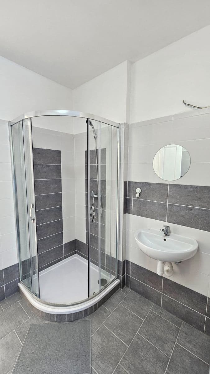 Prenájom bytu 3-izbový 65 m², Nádražní, Dolní Poustevna, Ústecký kraj Prenájom bytu 3-izbový 65 m², Nádražní, Dolní Poustevna, Ústecký kraj