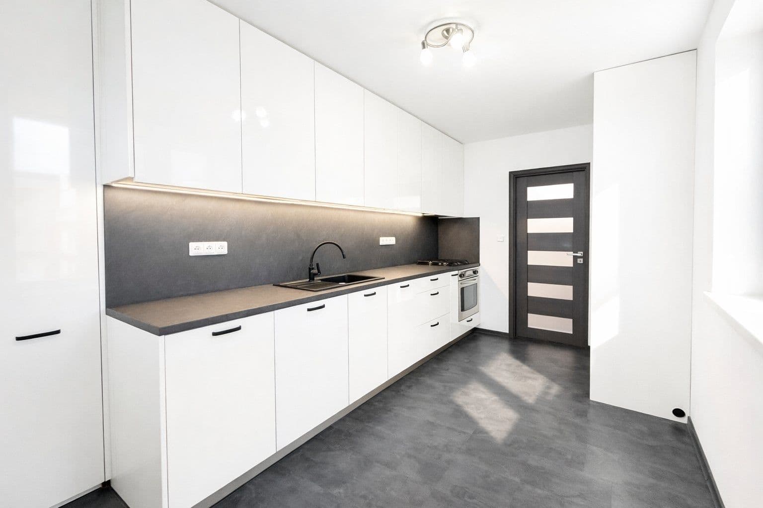 Prenájom bytu 4-izbový 90 m², Tererova, Praha, Praha Prenájom bytu 4-izbový 90 m², Tererova, Praha, Praha