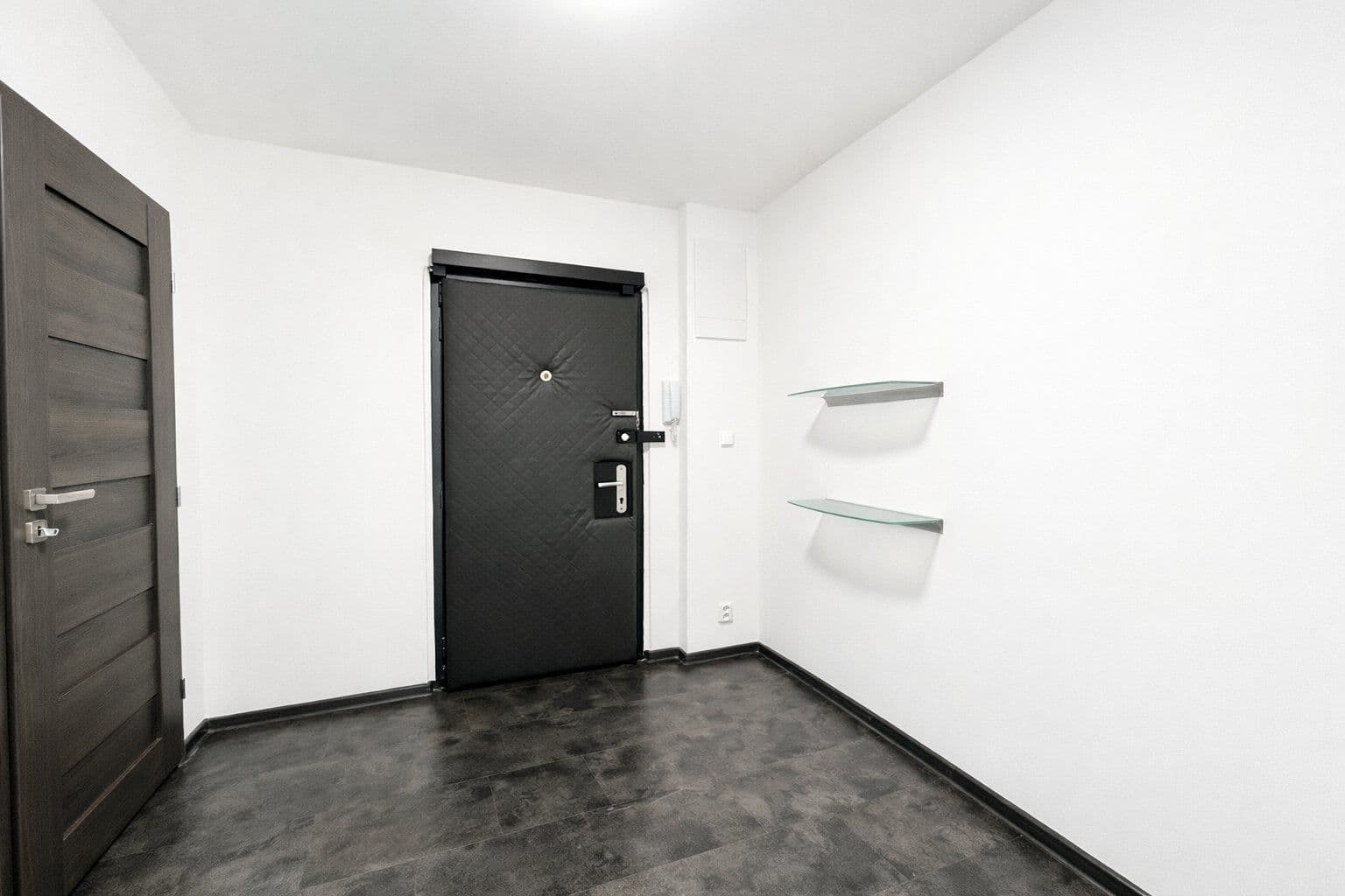 Prenájom bytu 4-izbový 90 m², Tererova, Praha, Praha Prenájom bytu 4-izbový 90 m², Tererova, Praha, Praha