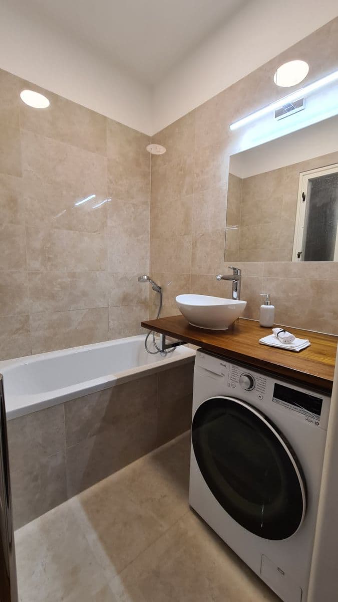 Prenájom bytu 2-izbový 45 m², Vrázova, Praha, Praha Prenájom bytu 2-izbový 45 m², Vrázova, Praha, Praha