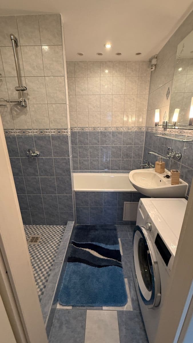 Prenájom bytu 3-izbový 80 m², Nobelova, Nové Mesto, Bratislavský kraj Prenájom bytu 3-izbový 80 m², Nobelova, Nové Mesto, Bratislavský kraj