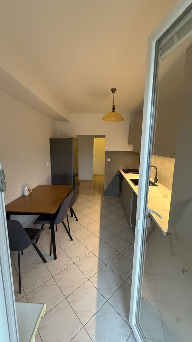 Prenájom bytu 3-izbový 80 m², Nobelova, Nové Mesto, Bratislavský kraj Prenájom bytu 3-izbový 80 m², Nobelova, Nové Mesto, Bratislavský kraj