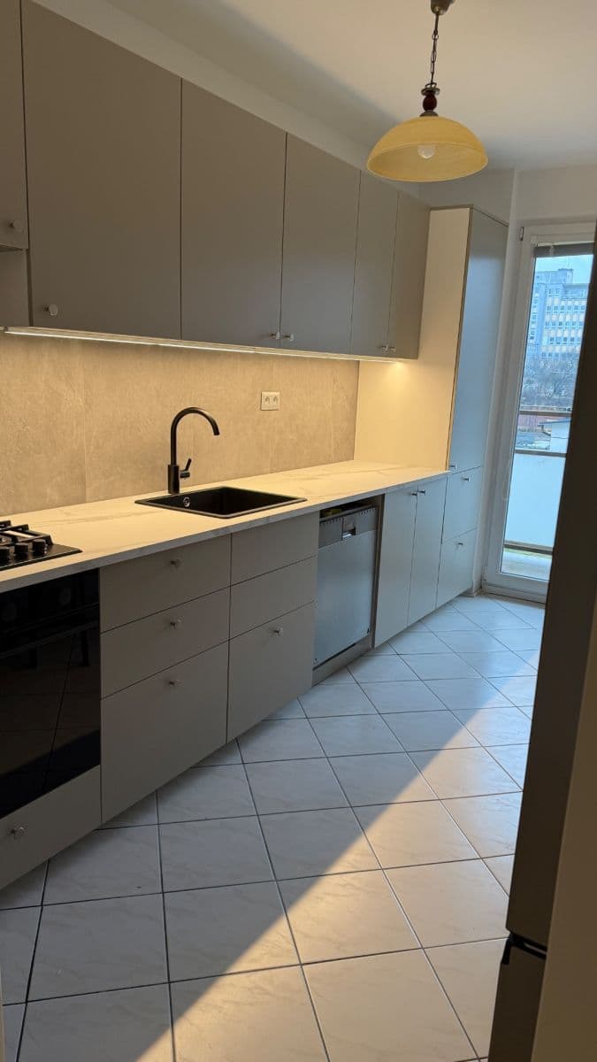 Prenájom bytu 3-izbový 80 m², Nobelova, Nové Mesto, Bratislavský kraj Prenájom bytu 3-izbový 80 m², Nobelova, Nové Mesto, Bratislavský kraj