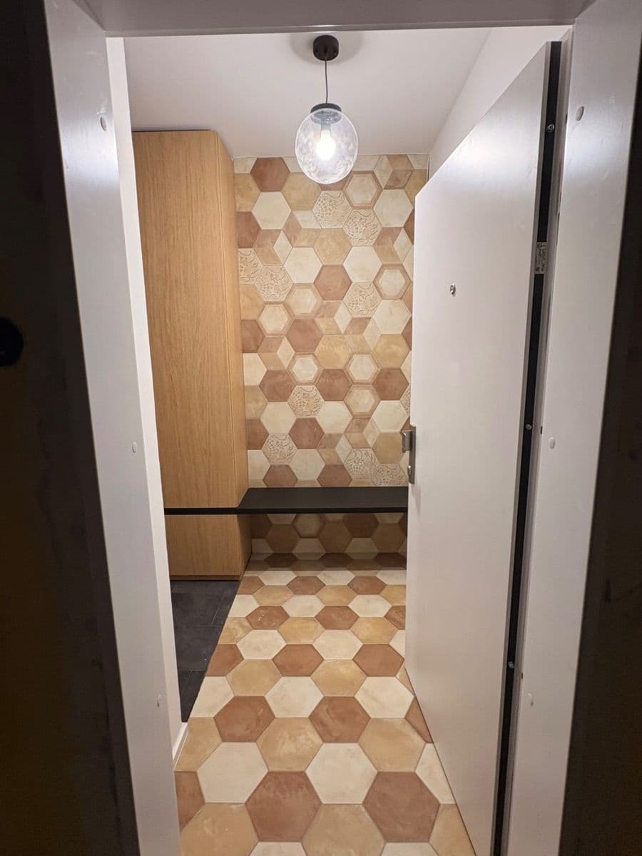 Prenájom bytu 2-izbový 55 m², Kremličkova, Praha, Praha Prenájom bytu 2-izbový 55 m², Kremličkova, Praha, Praha