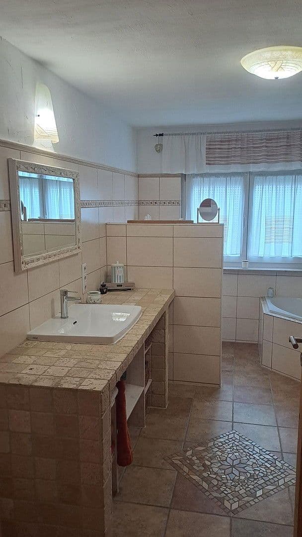 Predaj domu 211 m², pozemek 311 m², Freyburger Allee 16, Nierstein, Porýnie-Falcko Predaj domu 211 m², pozemek 311 m², Freyburger Allee 16, Nierstein, Porýnie-Falcko