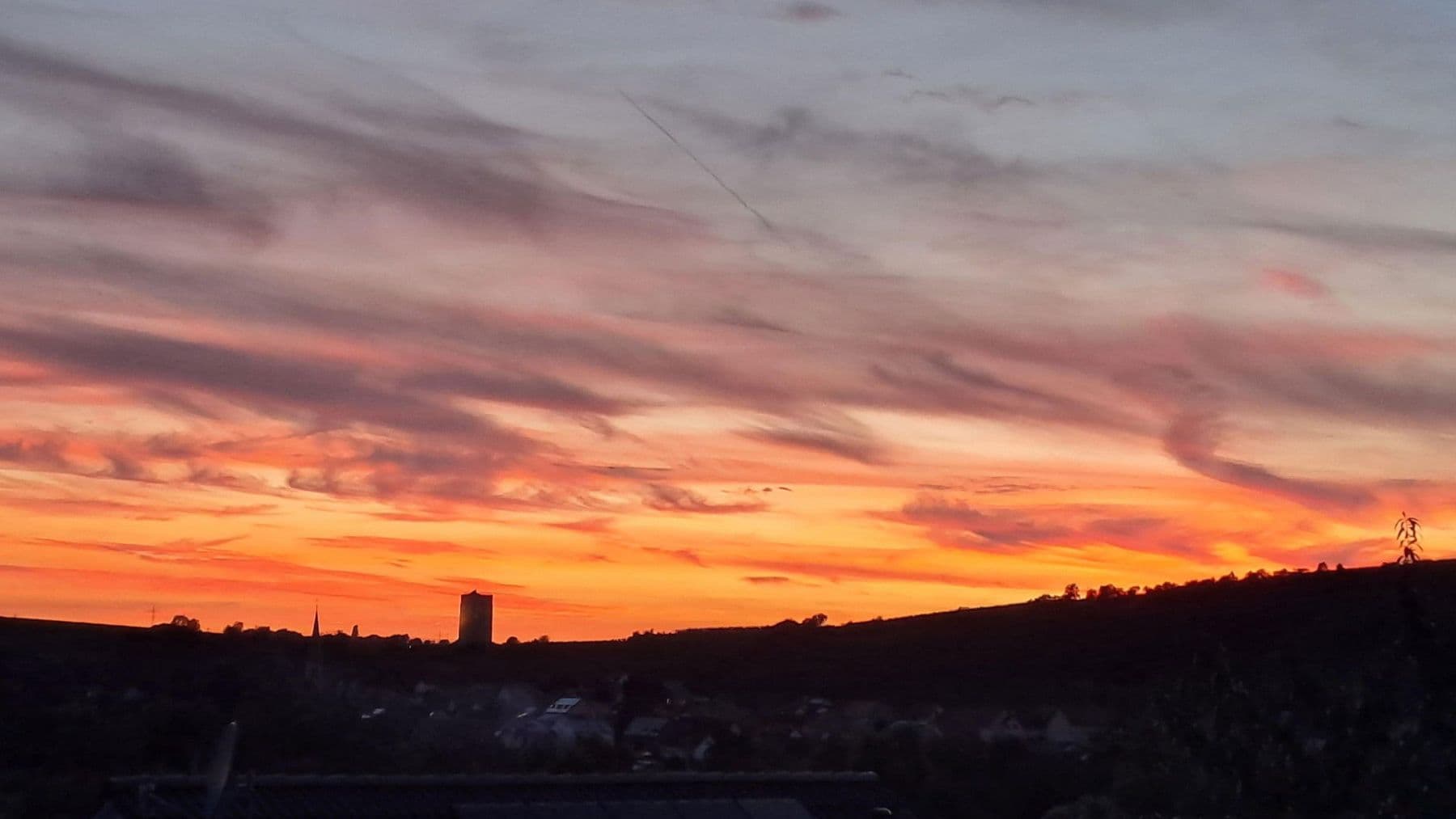 Predaj domu 211 m², pozemek 311 m², Freyburger Allee 16, Nierstein, Porýnie-Falcko Predaj domu 211 m², pozemek 311 m², Freyburger Allee 16, Nierstein, Porýnie-Falcko