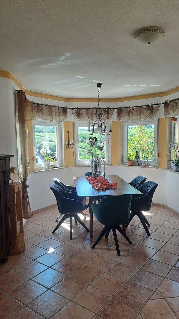 Predaj domu 211 m², pozemek 311 m², Freyburger Allee 16, Nierstein, Porýnie-Falcko Predaj domu 211 m², pozemek 311 m², Freyburger Allee 16, Nierstein, Porýnie-Falcko