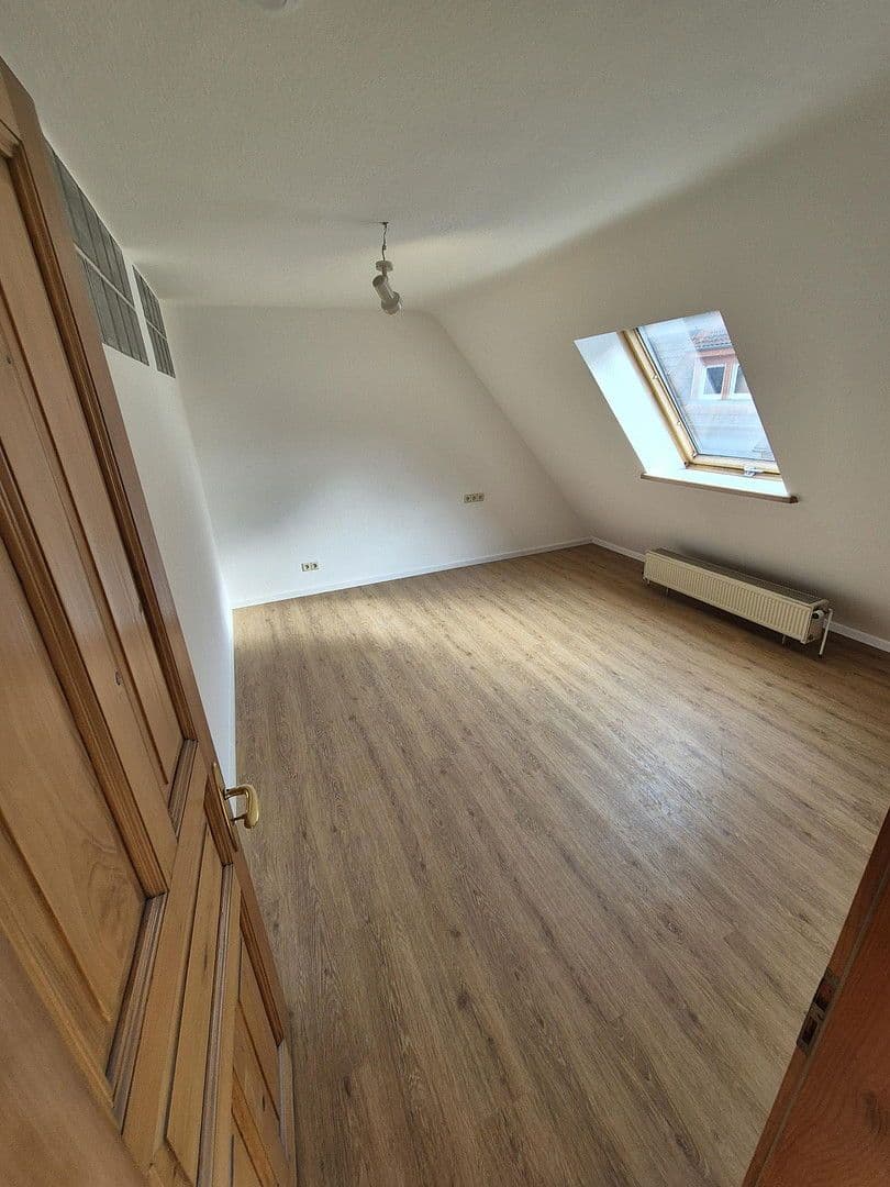 Prenájom bytu 5-izbový 168 m², Friedrichstr. 15, Bretten, Bádensko-Wurttembersko Prenájom bytu 5-izbový 168 m², Friedrichstr. 15, Bretten, Bádensko-Wurttembersko