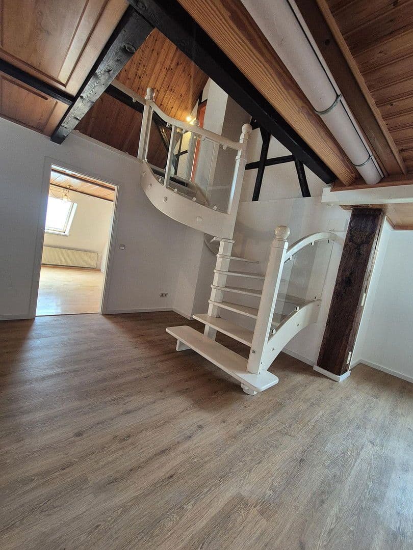 Prenájom bytu 5-izbový 168 m², Friedrichstr. 15, Bretten, Bádensko-Wurttembersko Prenájom bytu 5-izbový 168 m², Friedrichstr. 15, Bretten, Bádensko-Wurttembersko