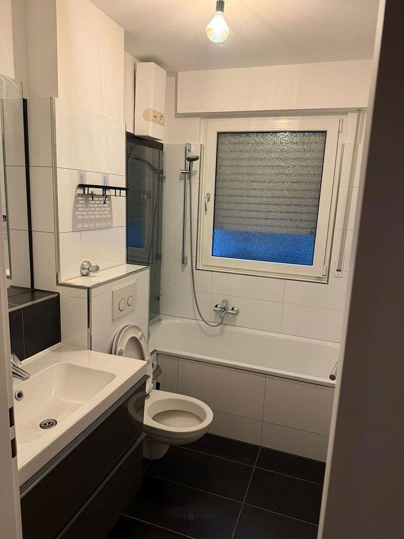 Prenájom bytu 3-izbový 84 m², Düsseldorf, Severné Porýnie - Westfálsko Prenájom bytu 3-izbový 84 m², Düsseldorf, Severné Porýnie - Westfálsko