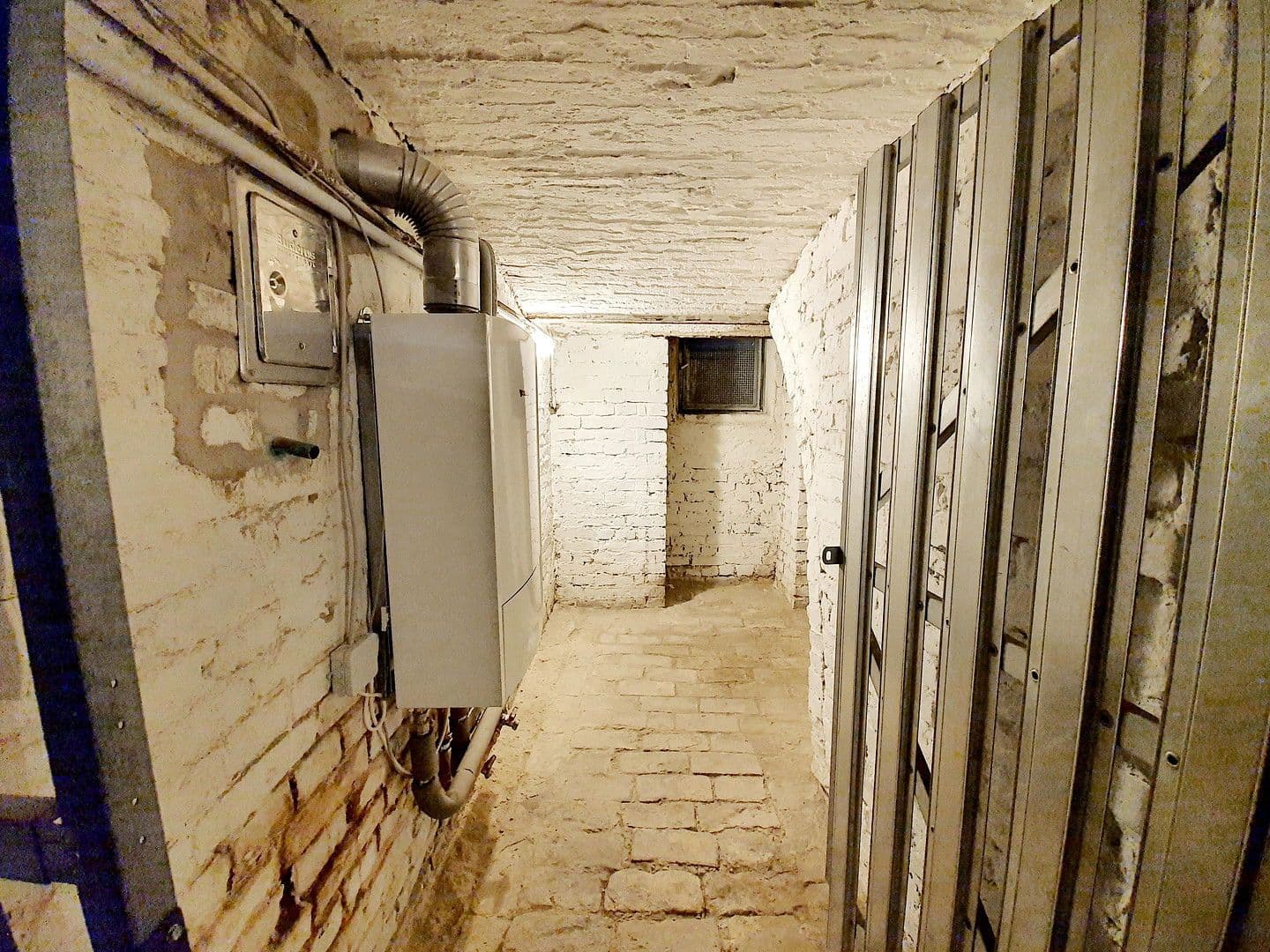 Prenájom bytu 4-izbový 102 m², Herderstraße 5, Berlin, Berlín Prenájom bytu 4-izbový 102 m², Herderstraße 5, Berlin, Berlín