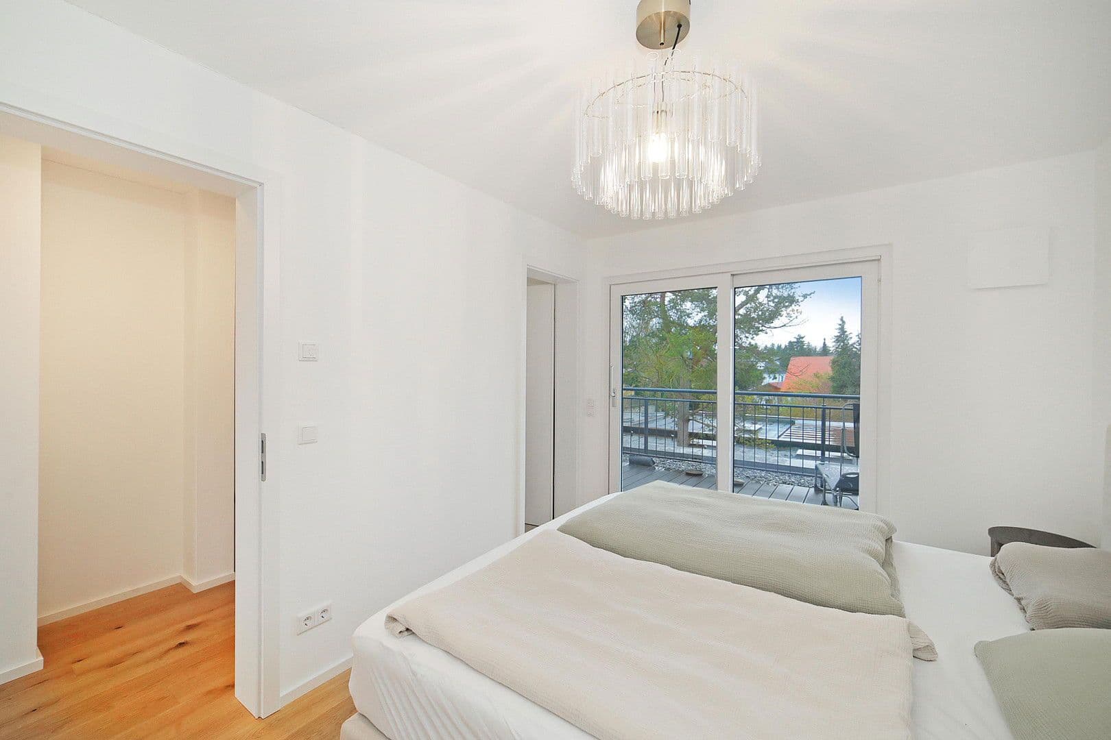 Prenájom domu 145 m², pozemek 216 m², Von-Kahr-Straße 27e, München, Bavorsko Prenájom domu 145 m², pozemek 216 m², Von-Kahr-Straße 27e, München, Bavorsko