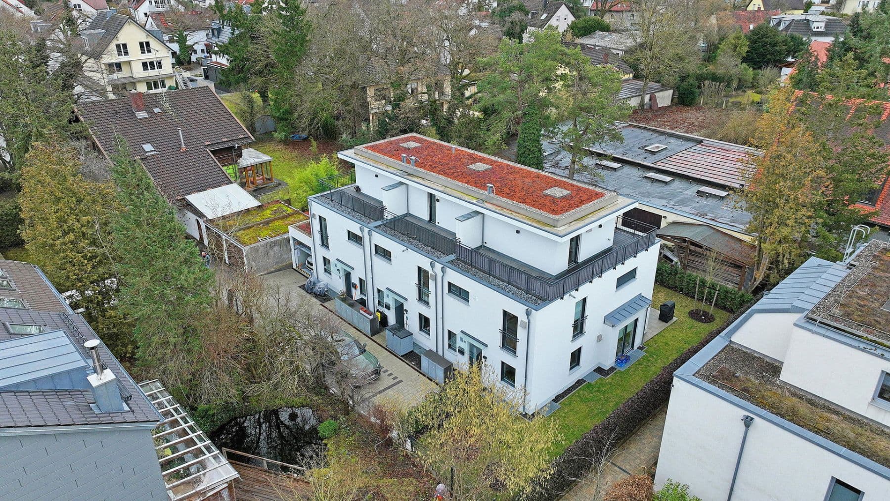 Prenájom domu 145 m², pozemek 216 m², Von-Kahr-Straße 27e, München, Bavorsko Prenájom domu 145 m², pozemek 216 m², Von-Kahr-Straße 27e, München, Bavorsko