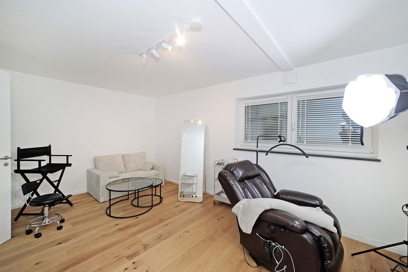 Prenájom domu 145 m², pozemek 216 m², Von-Kahr-Straße 27e, München, Bavorsko Prenájom domu 145 m², pozemek 216 m², Von-Kahr-Straße 27e, München, Bavorsko