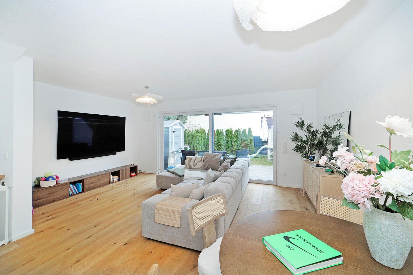 Prenájom domu 145 m², pozemek 216 m², Von-Kahr-Straße 27e, München, Bavorsko Prenájom domu 145 m², pozemek 216 m², Von-Kahr-Straße 27e, München, Bavorsko