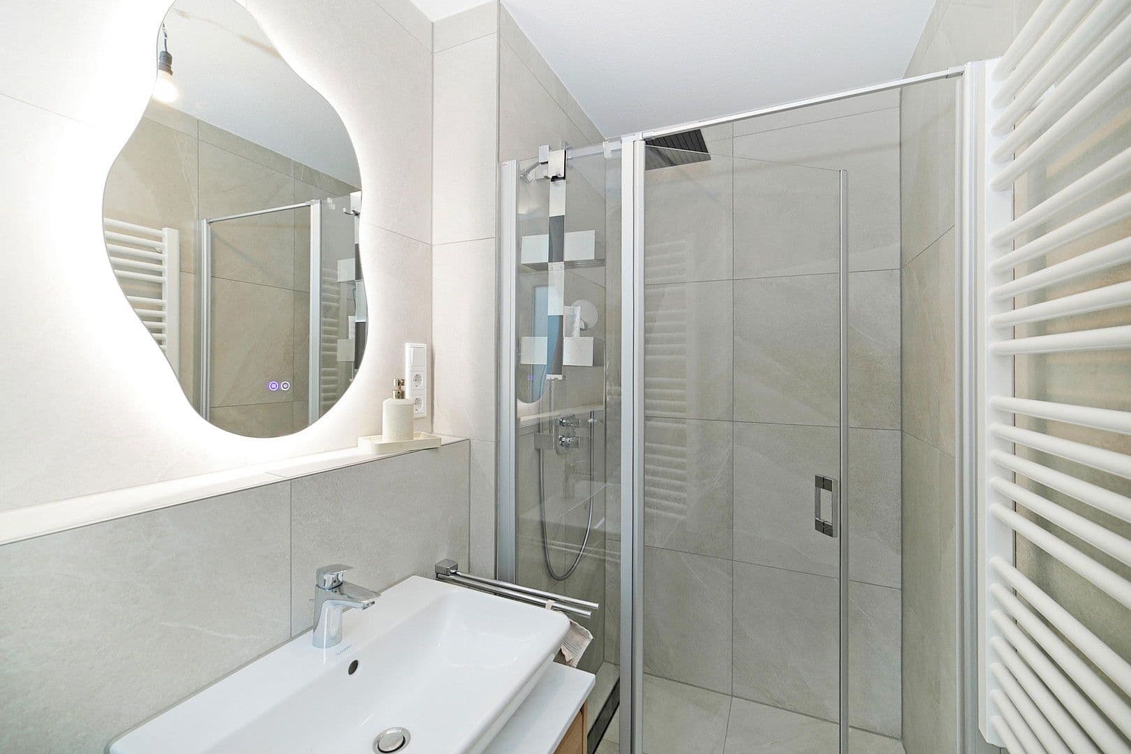 Prenájom domu 145 m², pozemek 216 m², Von-Kahr-Straße 27e, München, Bavorsko Prenájom domu 145 m², pozemek 216 m², Von-Kahr-Straße 27e, München, Bavorsko