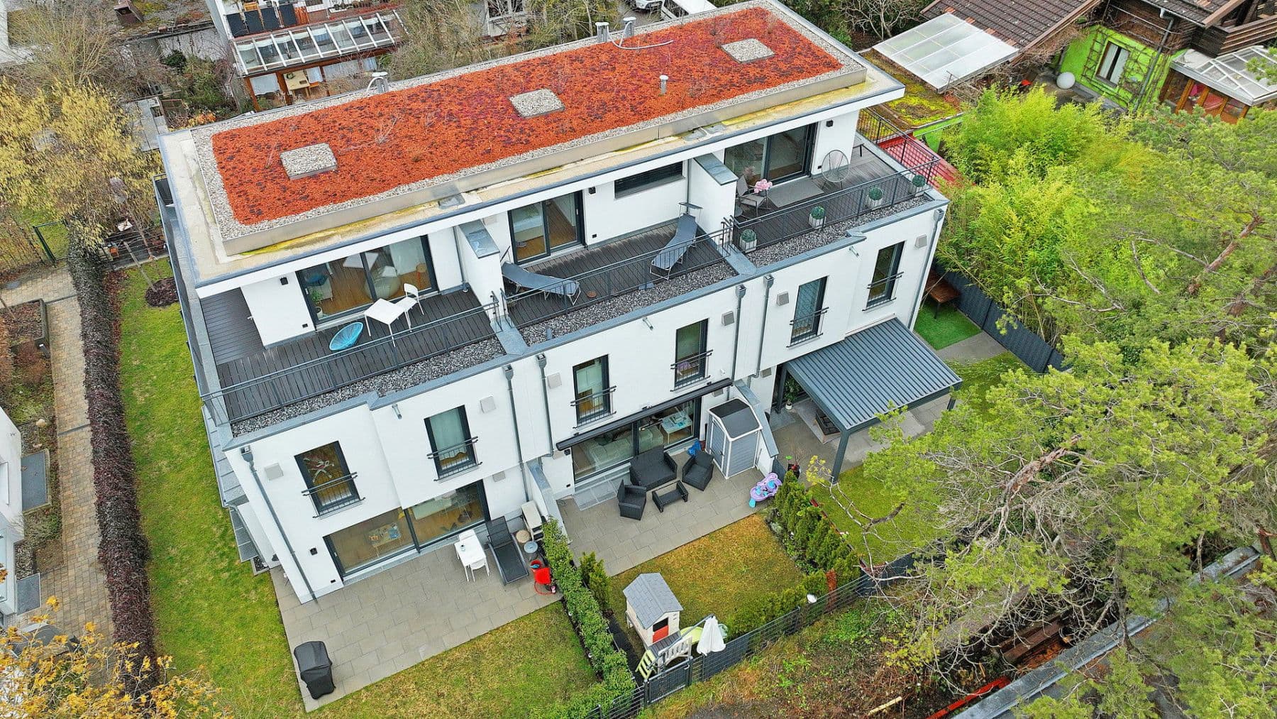 Prenájom domu 145 m², pozemek 216 m², Von-Kahr-Straße 27e, München, Bavorsko Prenájom domu 145 m², pozemek 216 m², Von-Kahr-Straße 27e, München, Bavorsko