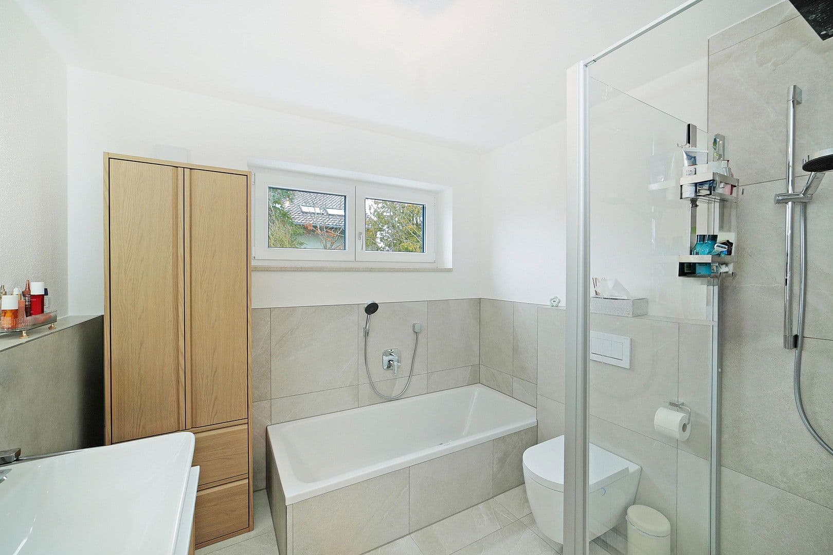 Prenájom domu 145 m², pozemek 216 m², Von-Kahr-Straße 27e, München, Bavorsko Prenájom domu 145 m², pozemek 216 m², Von-Kahr-Straße 27e, München, Bavorsko