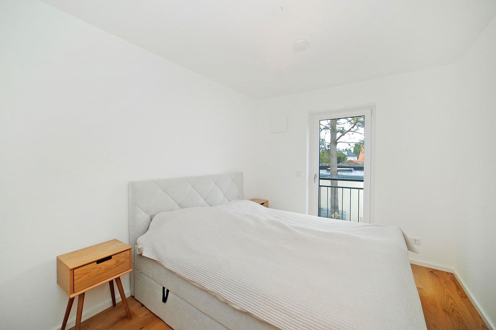 Prenájom domu 145 m², pozemek 216 m², Von-Kahr-Straße 27e, München, Bavorsko Prenájom domu 145 m², pozemek 216 m², Von-Kahr-Straße 27e, München, Bavorsko