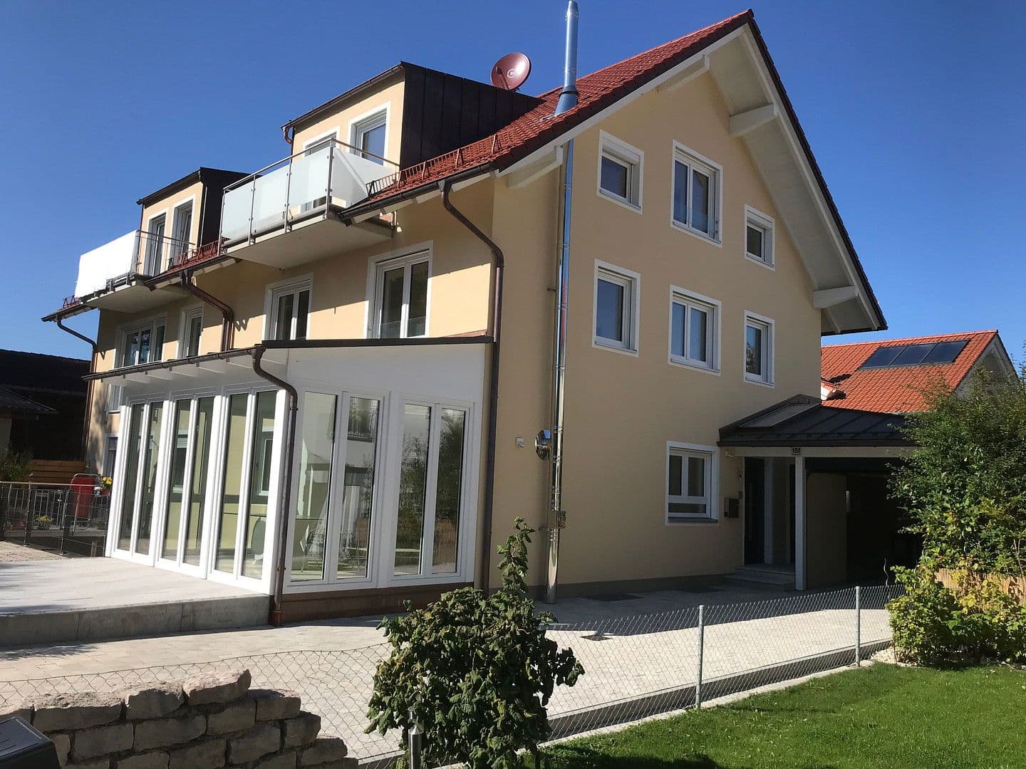 Predaj domu 227 m², pozemek 286 m², Tainger Straße 15f, Pastetten, Bavorsko Predaj domu 227 m², pozemek 286 m², Tainger Straße 15f, Pastetten, Bavorsko