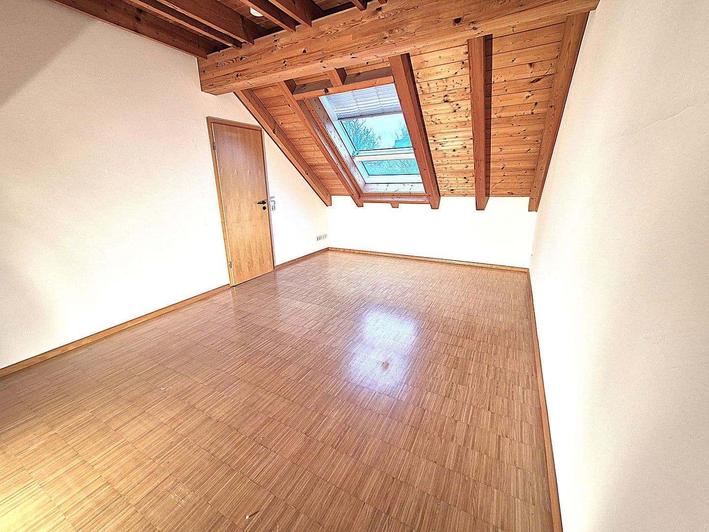 Prenájom domu 200 m², pozemek 420 m², Frankfurt, Hesensko Prenájom domu 200 m², pozemek 420 m², Frankfurt, Hesensko