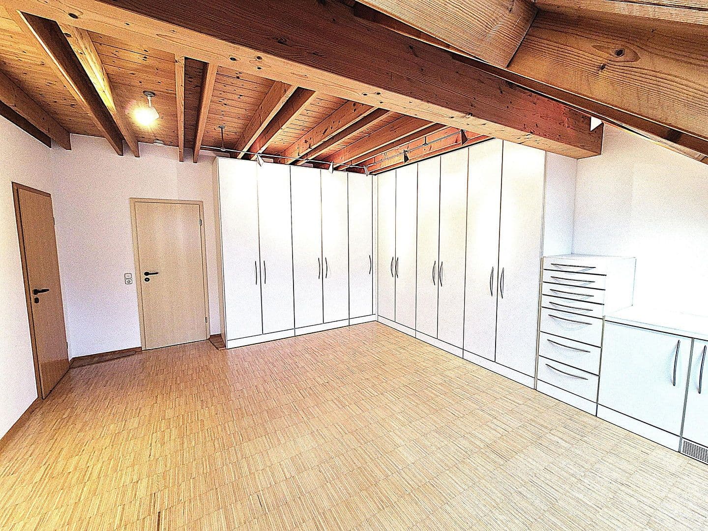 Prenájom domu 200 m², pozemek 420 m², Frankfurt, Hesensko Prenájom domu 200 m², pozemek 420 m², Frankfurt, Hesensko