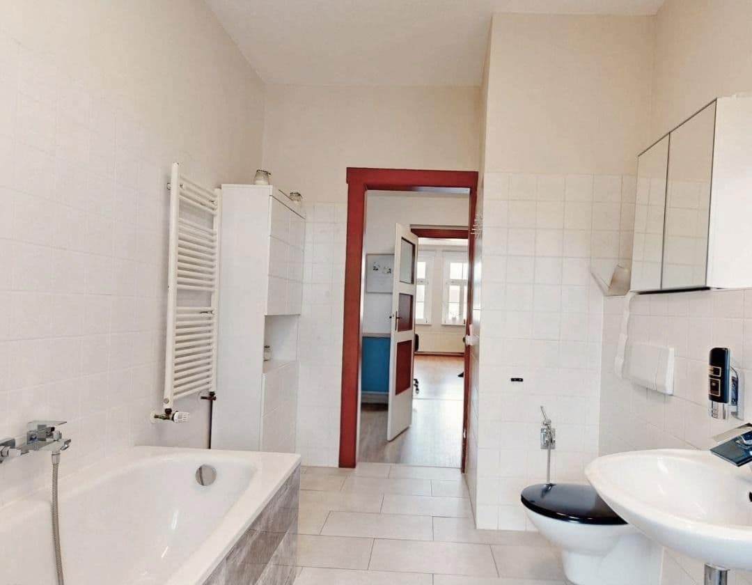 Prenájom bytu 4-izbový 128 m², Georg-Schumann-Straße 31, Leipzig, Sasko Prenájom bytu 4-izbový 128 m², Georg-Schumann-Straße 31, Leipzig, Sasko