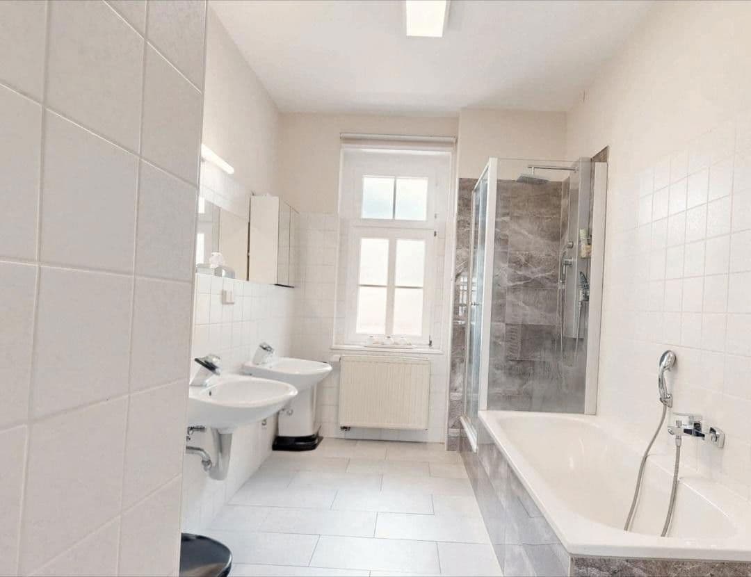 Prenájom bytu 4-izbový 128 m², Georg-Schumann-Straße 31, Leipzig, Sasko Prenájom bytu 4-izbový 128 m², Georg-Schumann-Straße 31, Leipzig, Sasko