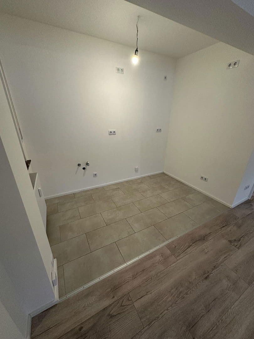 Prenájom bytu 3-izbový 80 m², Seck, Porýnie-Falcko Prenájom bytu 3-izbový 80 m², Seck, Porýnie-Falcko