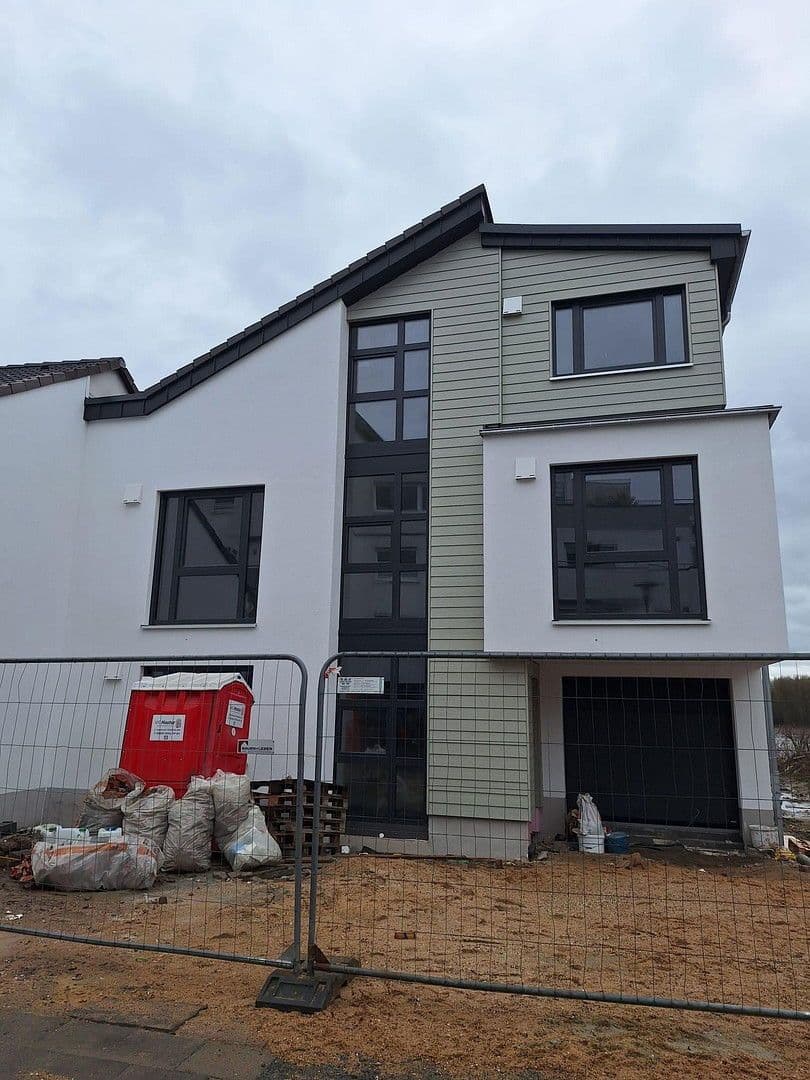 Prenájom bytu 4-izbový 139 m², Erkerstrasse 23, Köln Porz Ensen, Severné Porýnie - Westfálsko Prenájom bytu 4-izbový 139 m², Erkerstrasse 23, Köln Porz Ensen, Severné Porýnie - Westfálsko