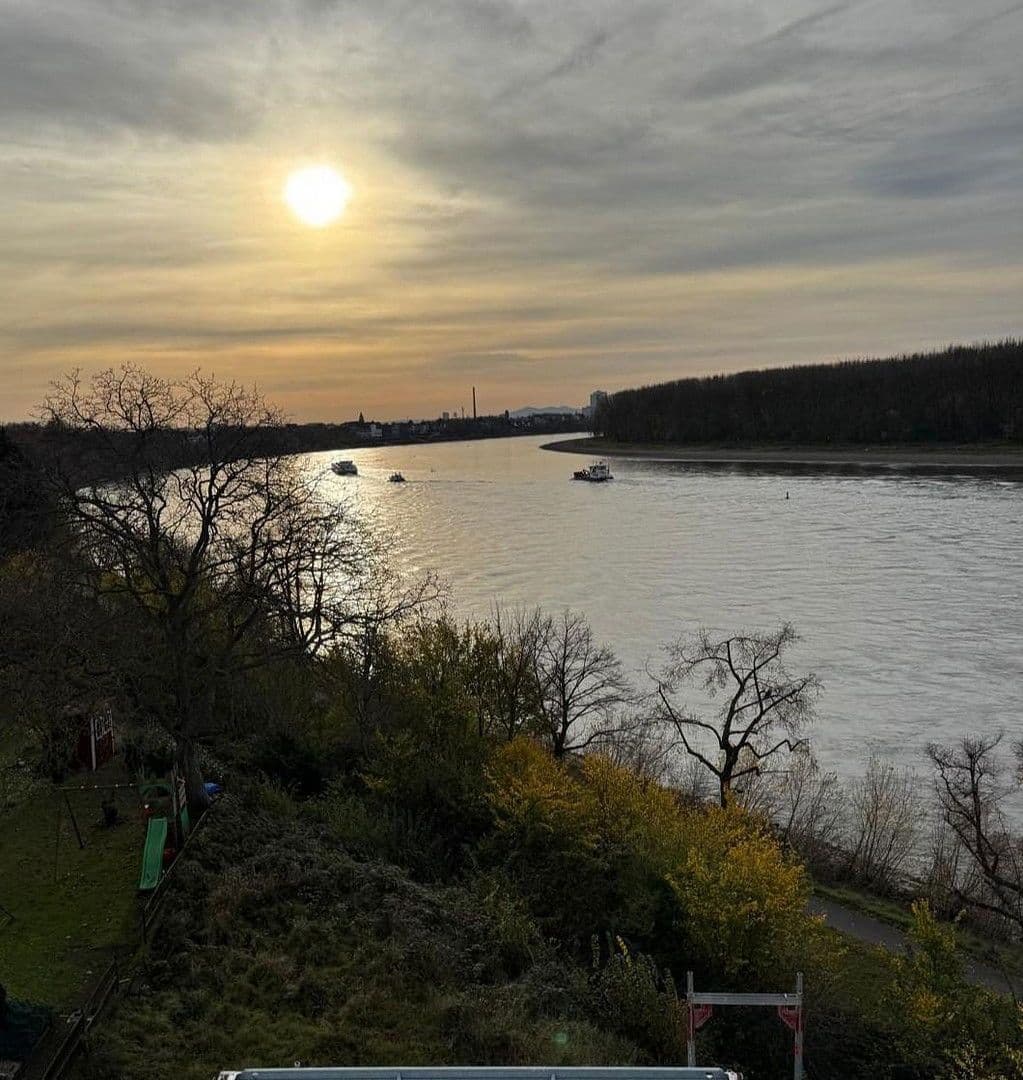 Prenájom bytu 4-izbový 139 m², Erkerstrasse 23, Köln Porz Ensen, Severné Porýnie - Westfálsko Prenájom bytu 4-izbový 139 m², Erkerstrasse 23, Köln Porz Ensen, Severné Porýnie - Westfálsko