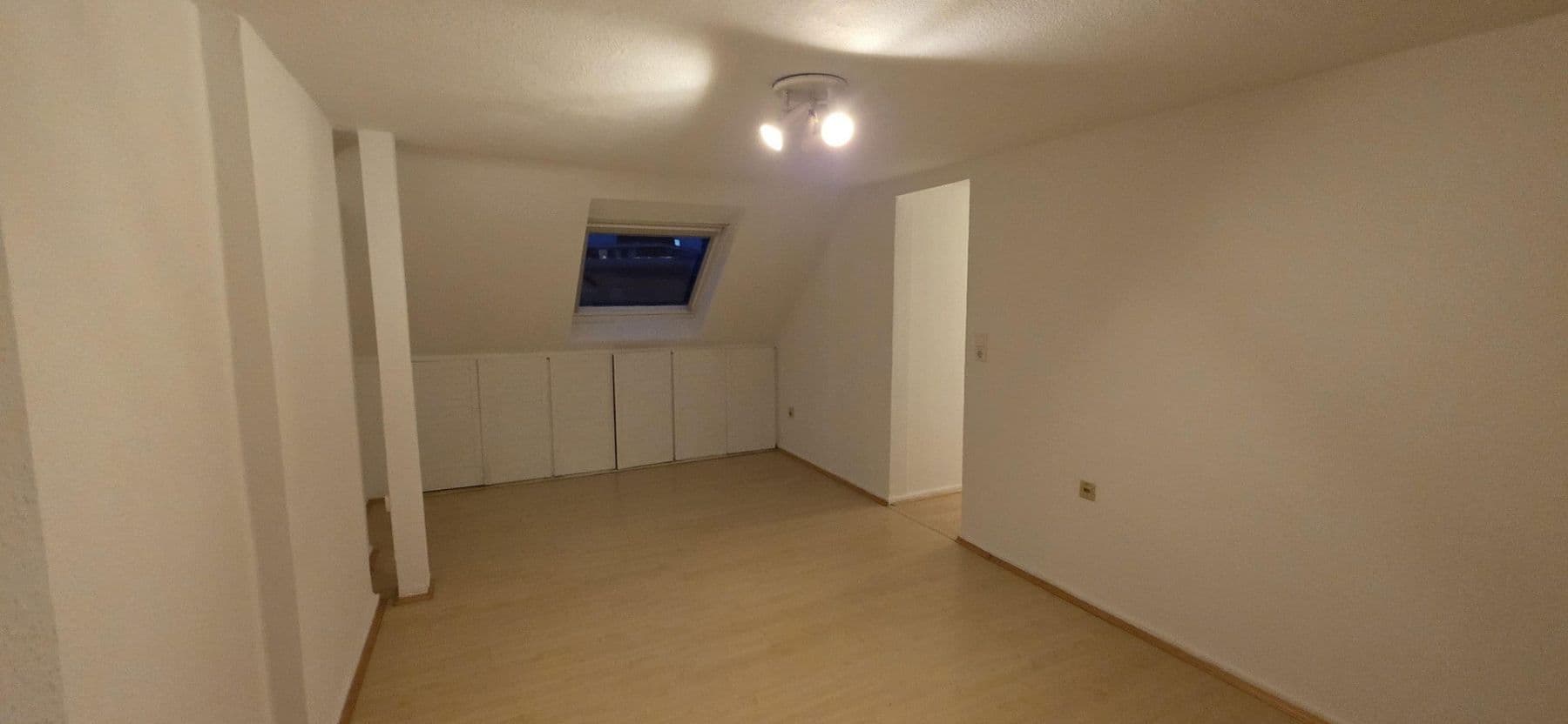 Prenájom bytu 2-izbový 43 m², Düsseldorf, Severné Porýnie - Westfálsko Prenájom bytu 2-izbový 43 m², Düsseldorf, Severné Porýnie - Westfálsko