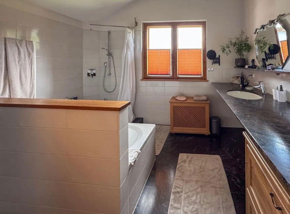 Predaj kancelárie 560 m², Frasdorf, Bavorsko Predaj kancelárie 560 m², Frasdorf, Bavorsko