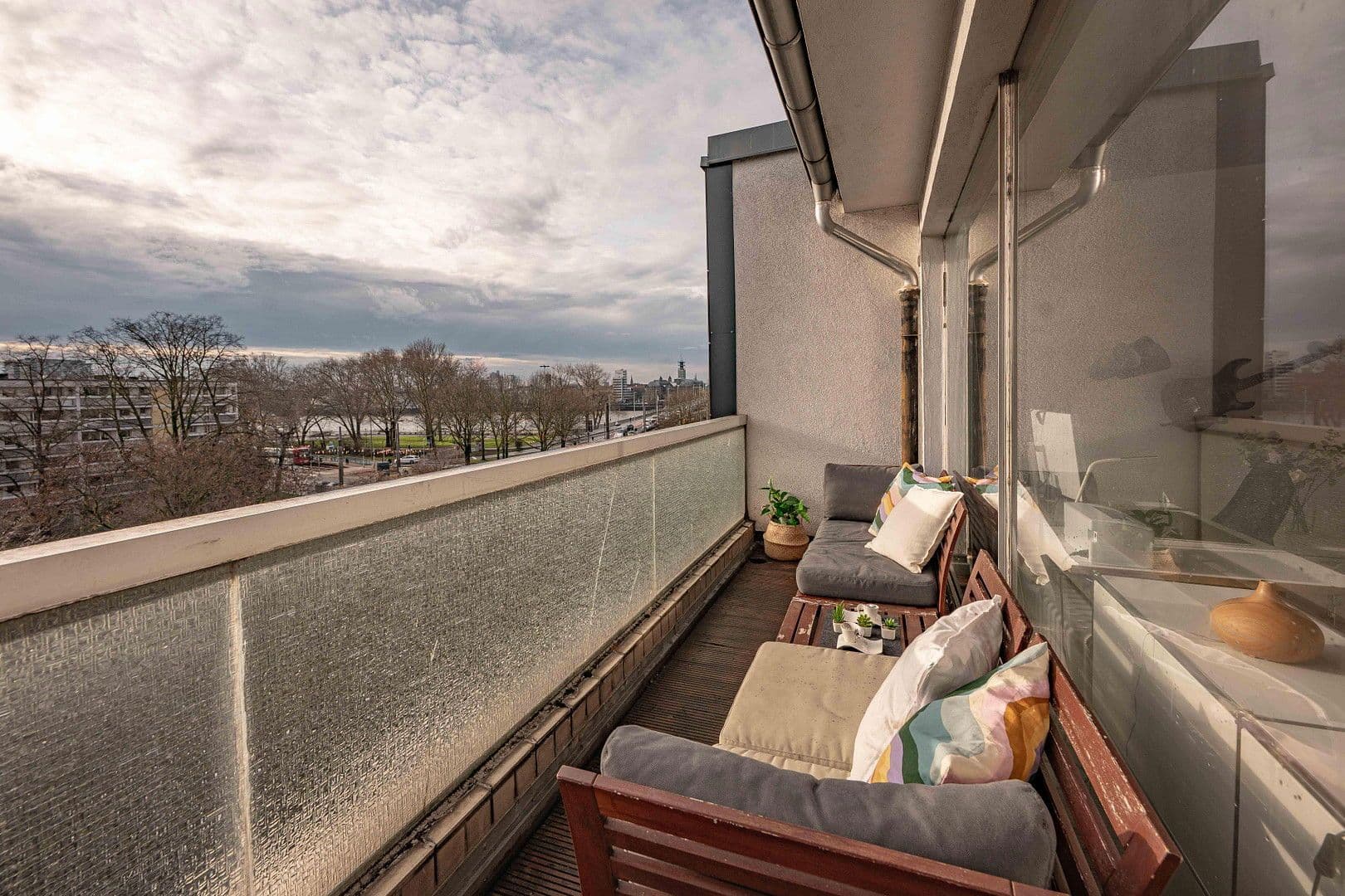 Prenájom bytu 5-izbový 24 m², Deutzer Freiheit 51, Köln, Severné Porýnie - Westfálsko Prenájom bytu 5-izbový 24 m², Deutzer Freiheit 51, Köln, Severné Porýnie - Westfálsko