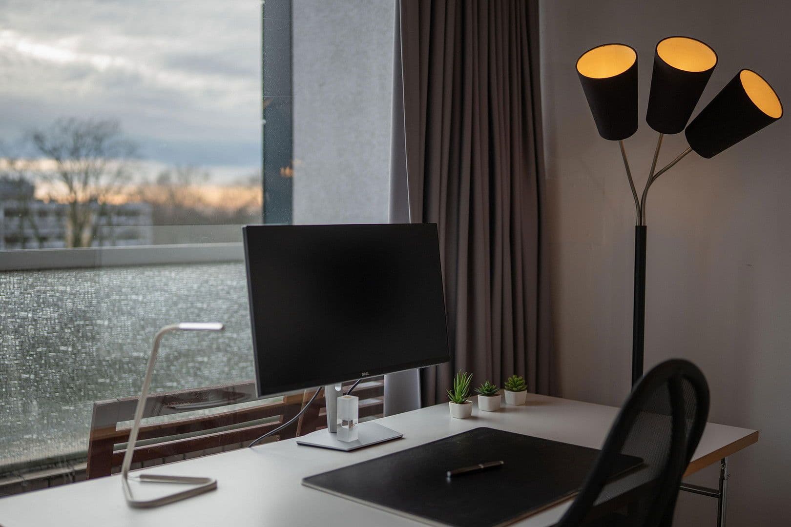 Prenájom bytu 5-izbový 24 m², Deutzer Freiheit 51, Köln, Severné Porýnie - Westfálsko Prenájom bytu 5-izbový 24 m², Deutzer Freiheit 51, Köln, Severné Porýnie - Westfálsko