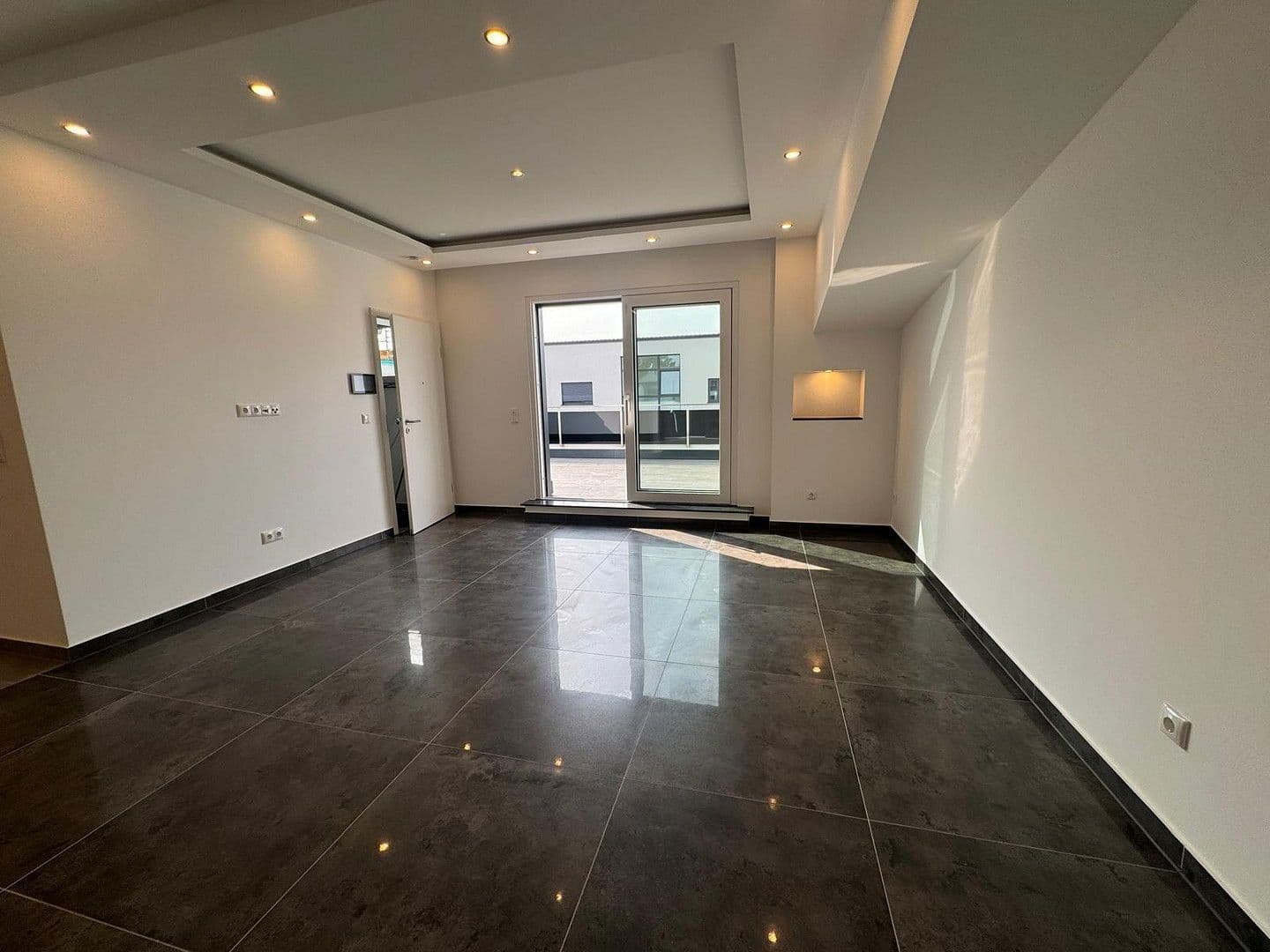 Prenájom bytu 2-izbový 69 m², Offenbach, Hesensko Prenájom bytu 2-izbový 69 m², Offenbach, Hesensko