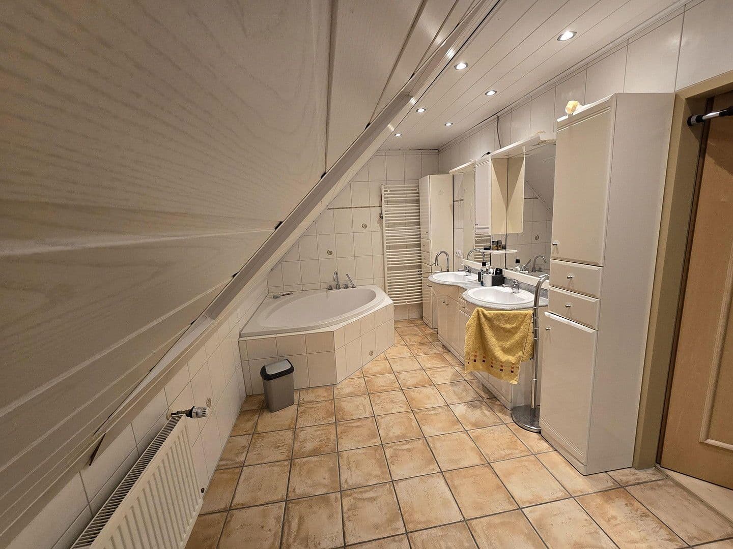 Prenájom bytu 5-izbový 180 m², Zum Silverberg 26, Haltern am See, Severné Porýnie - Westfálsko Prenájom bytu 5-izbový 180 m², Zum Silverberg 26, Haltern am See, Severné Porýnie - Westfálsko