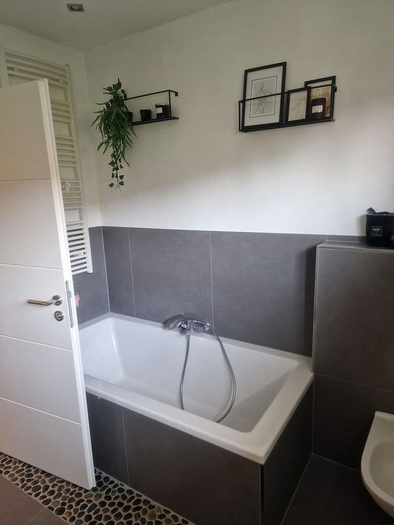 Predaj domu 233 m², pozemek 369 m², Andernach, Porýnie-Falcko Predaj domu 233 m², pozemek 369 m², Andernach, Porýnie-Falcko