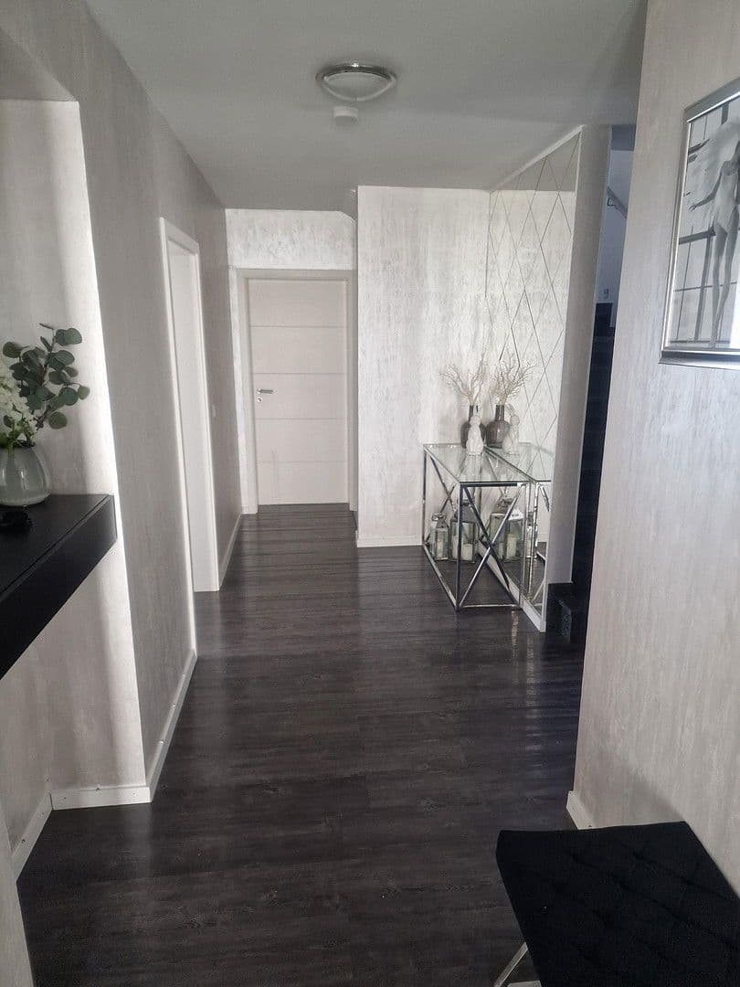 Predaj domu 233 m², pozemek 369 m², Andernach, Porýnie-Falcko Predaj domu 233 m², pozemek 369 m², Andernach, Porýnie-Falcko