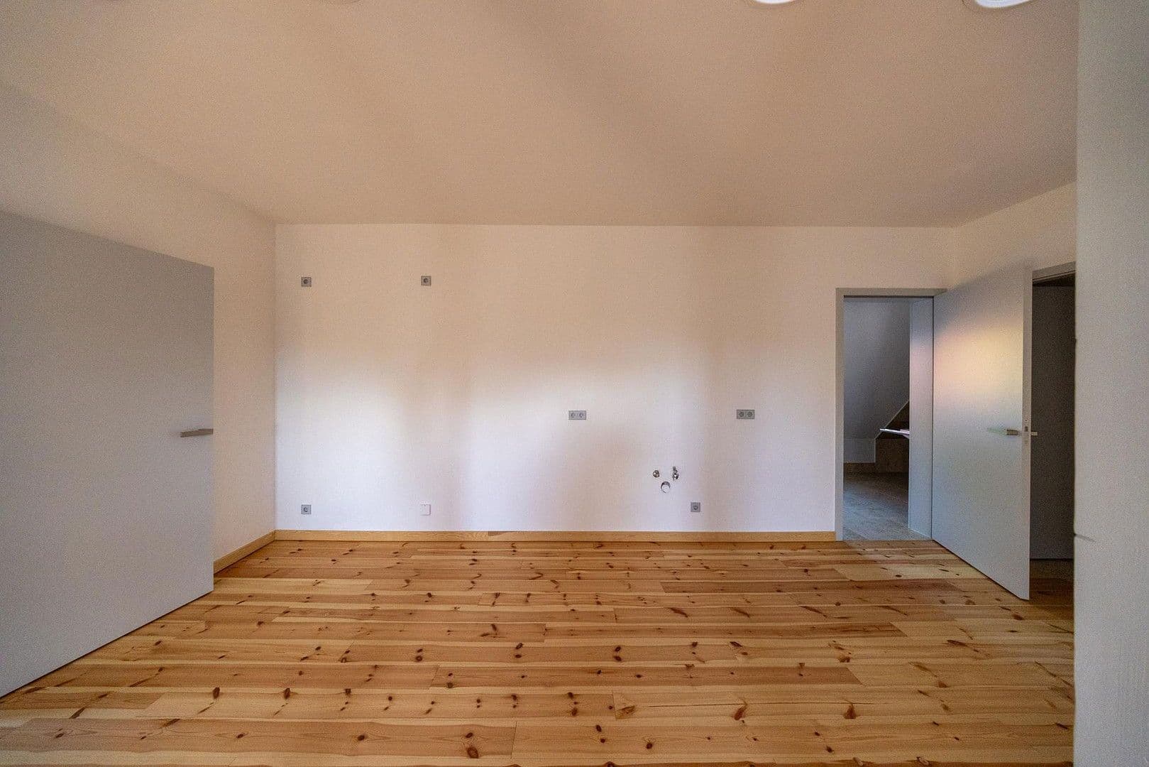 Prenájom bytu 4-izbový 107 m², Berliner Str. 27, Buckow, Brandenbursko Prenájom bytu 4-izbový 107 m², Berliner Str. 27, Buckow, Brandenbursko