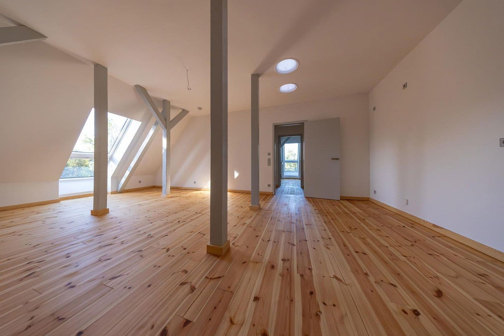 Prenájom bytu 4-izbový 107 m², Berliner Str. 27, Buckow, Brandenbursko Prenájom bytu 4-izbový 107 m², Berliner Str. 27, Buckow, Brandenbursko