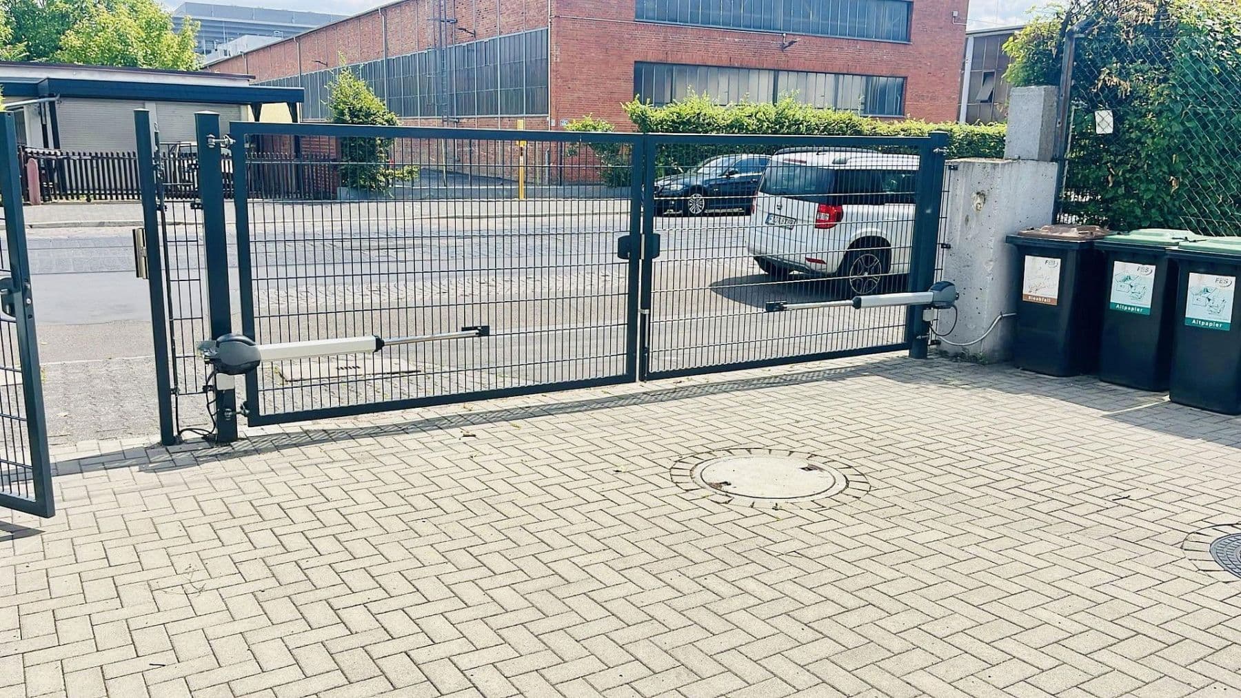 Prenájom bytu 3-izbový 110 m², Gwinnerstraße 35, Frankfurt am Main, Hesensko Prenájom bytu 3-izbový 110 m², Gwinnerstraße 35, Frankfurt am Main, Hesensko