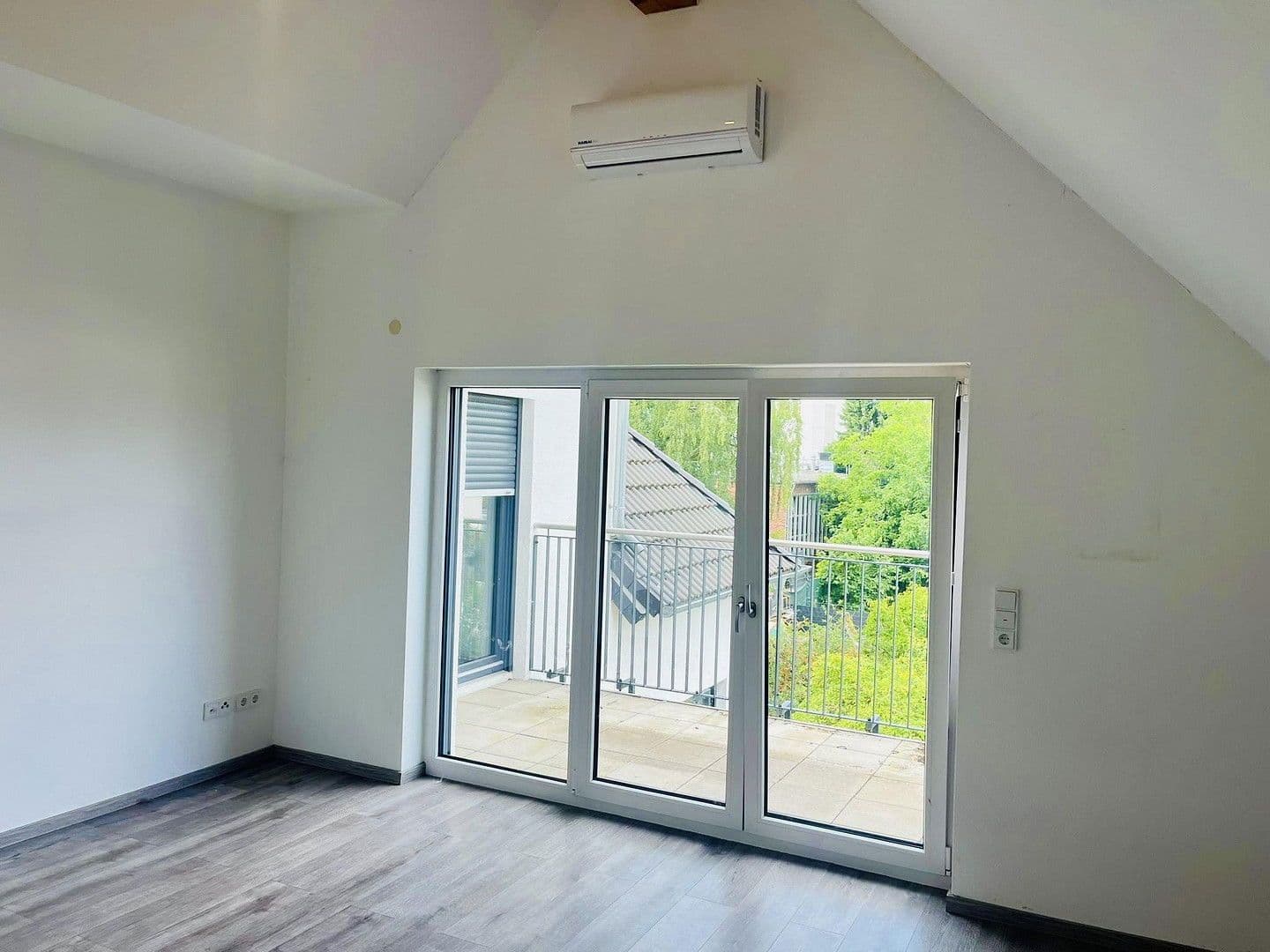 Prenájom bytu 3-izbový 110 m², Gwinnerstraße 35, Frankfurt am Main, Hesensko Prenájom bytu 3-izbový 110 m², Gwinnerstraße 35, Frankfurt am Main, Hesensko