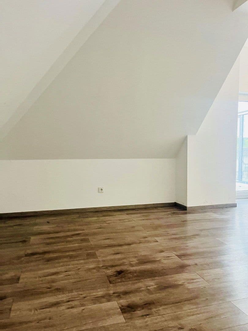 Prenájom bytu 3-izbový 110 m², Gwinnerstraße 35, Frankfurt am Main, Hesensko Prenájom bytu 3-izbový 110 m², Gwinnerstraße 35, Frankfurt am Main, Hesensko