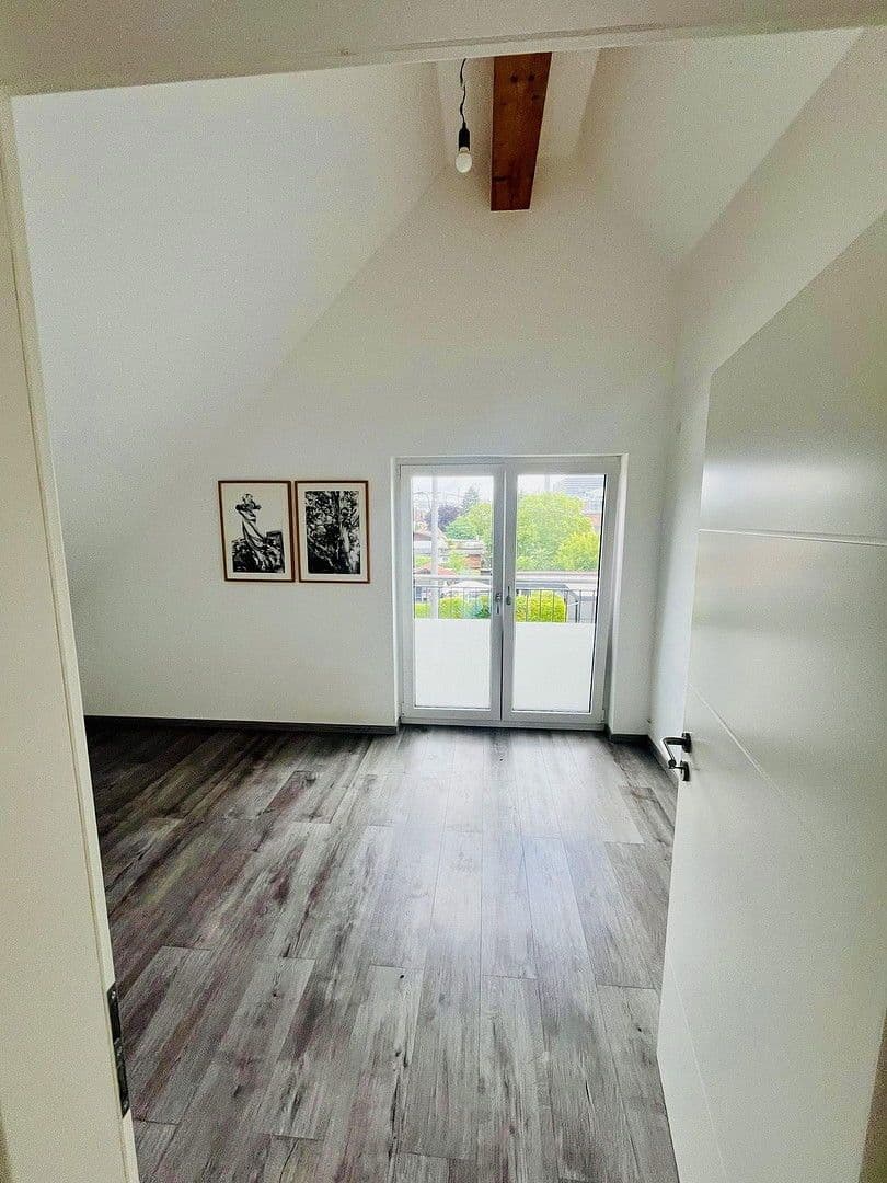 Prenájom bytu 3-izbový 110 m², Gwinnerstraße 35, Frankfurt am Main, Hesensko Prenájom bytu 3-izbový 110 m², Gwinnerstraße 35, Frankfurt am Main, Hesensko