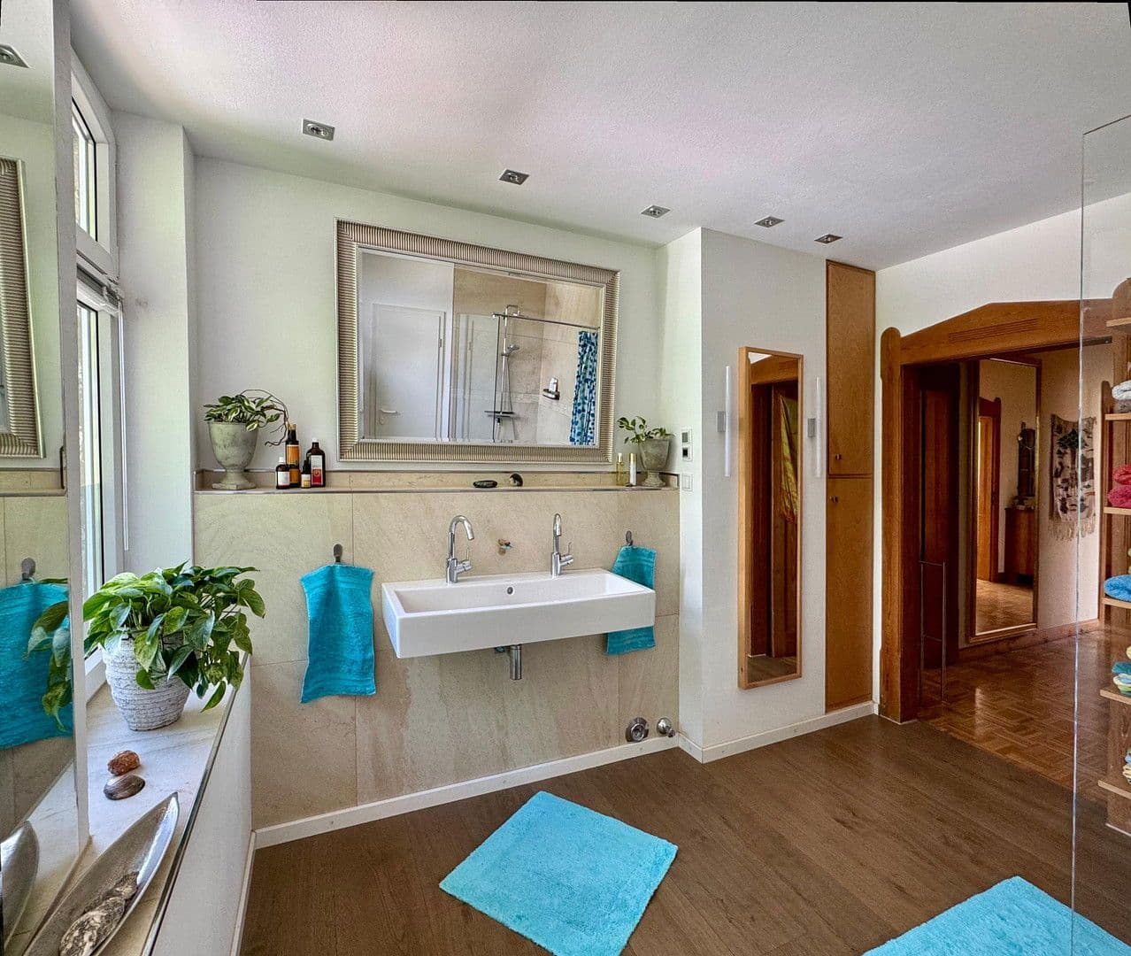 Predaj domu 300 m², pozemek 1.752 m², Ronnenberg, Dolné Sasko Predaj domu 300 m², pozemek 1.752 m², Ronnenberg, Dolné Sasko